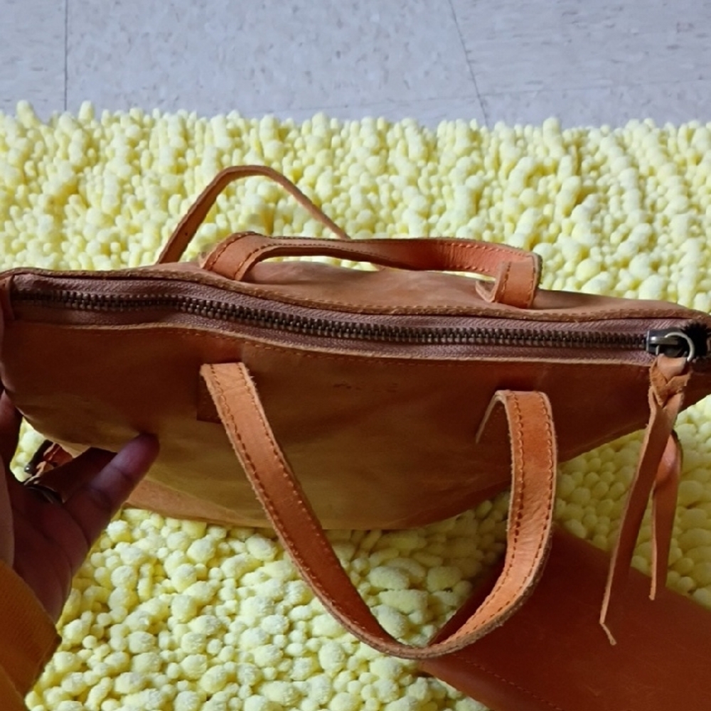 Able Tan Leather Tote and Wallet Set - Picture 4 of 6